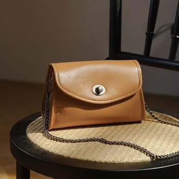  Новая цепочка Женская сумка Натуральная кожа Маленькая квадратная сумка Модная повседневная сумка через плечо на одно плечо Однотонная сумка Женская сумка
