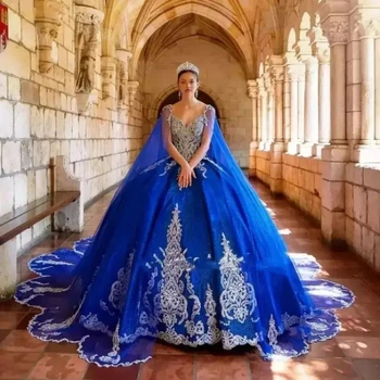 Женские королевские синие платья Quinceanera Блестящие аппликации из бисера Бальное платье с V-образным вырезом и накидкой Vestidos de 15 Años Sweet 16